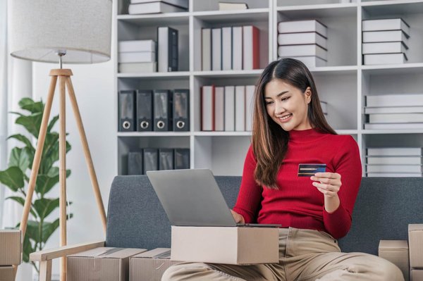 La carte bancaire ado : éduquer, autonomiser et sécuriser