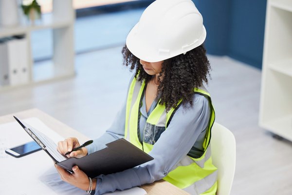 Courtier en assurance construction : sécurisez vos projets efficacement